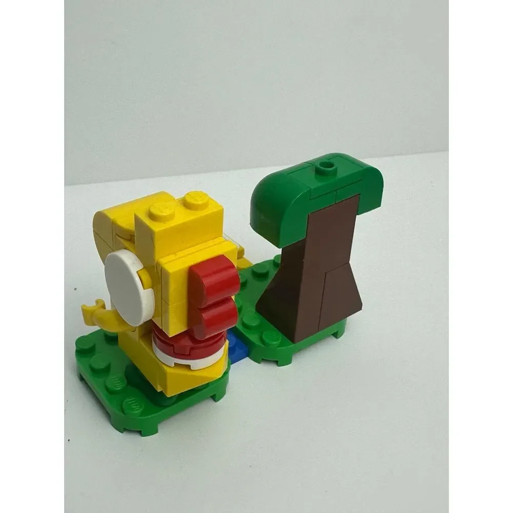 LEGO Super Mario Yellow‎ Yoshi's and Tree